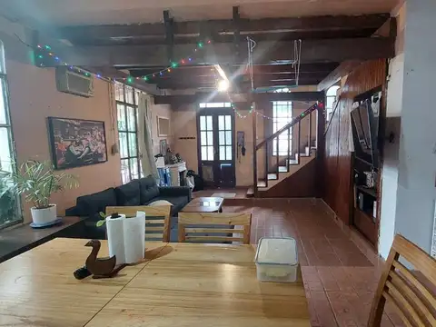 Casa en Venta con 3 cocheras