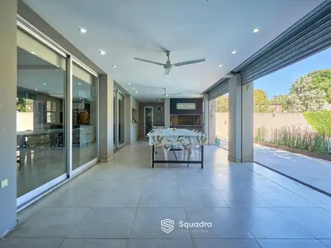 Casa 8 ambientes con 5 baños