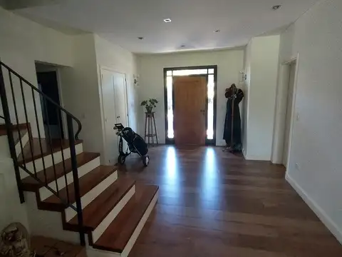 Casa 7 ambientes con 4 baños