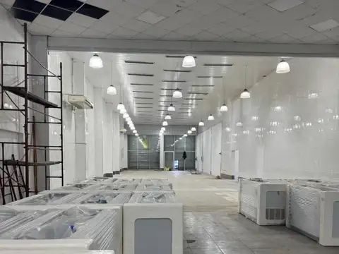 AMPLIO LOCAL COMERCIAL ITUZAINGO SOBRE COLECTORA
