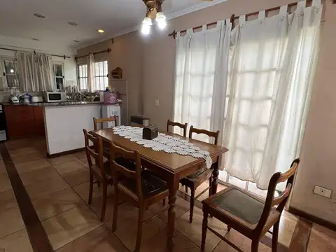 Casa en Venta con 4 cocheras