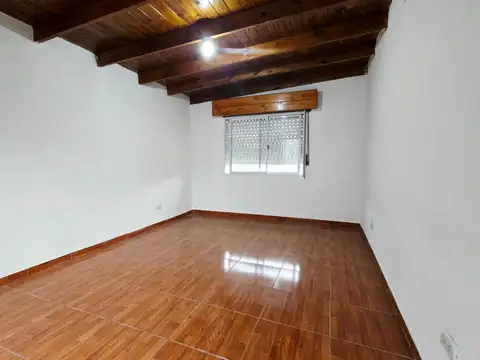 Depto Tipo Casa en Alquiler en San Justo, $ 550.000
