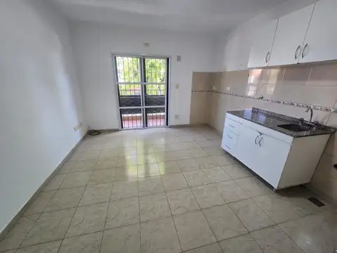 Campo De Mayo 7500, Piso 2