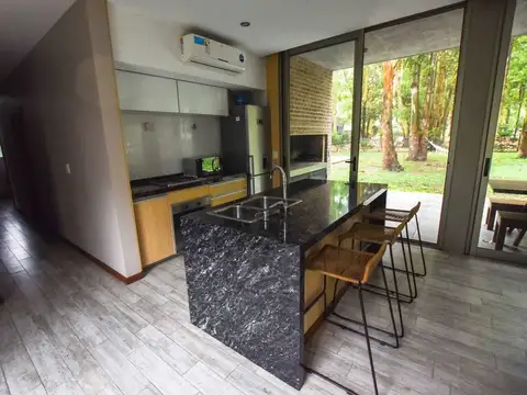 VENTA CASA 3 DORMITORIOS PILETA PUERTO PARAISO