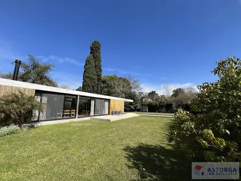 Excelente casa moderna en San Carlos C.C.