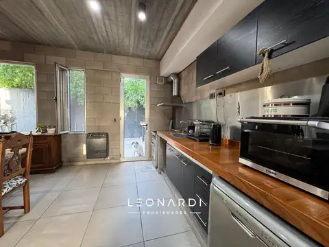 Casa en Venta con 2 cocheras