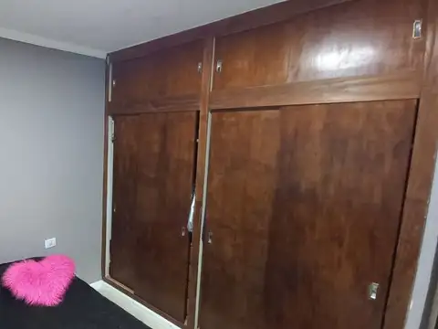 Propiedad q/consta de 4 Casas y un local comercial