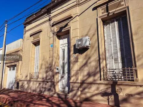 Casa amplia y con patio en Barrio 30 de Octubre