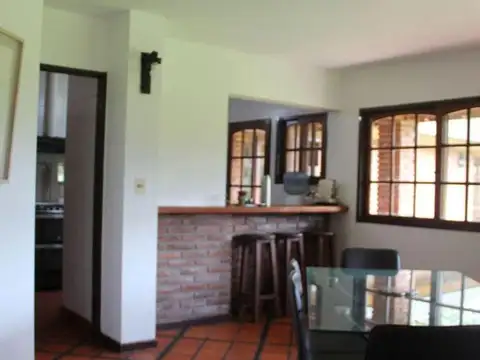 Casa 7 ambientes con 5 baños