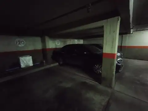 COCHERA FIJA CUBIERTA EN PLANTA BAJA EN AMENABAR Y JURAMENTO