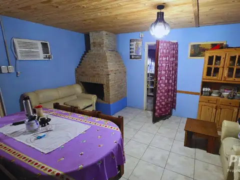 Casa 10 ambientes con 2 baños