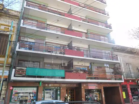 DEPARTAMENTO DE 3 AMBIENTES AL FRENTE CON BALCON