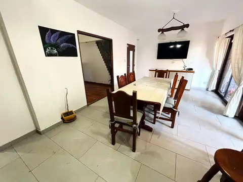 Casa 4 ambientes con 2 baños