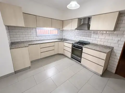 Excelente casa sobre lote propio en Villa Maipú