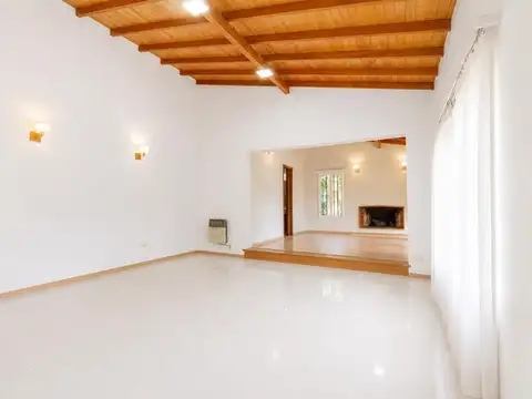 Casa 6 ambientes con 2 baños