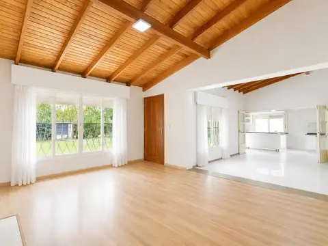 Casa en Venta con 2 cocheras