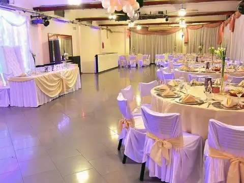 Local en venta - 3 Locales 5 Baños - Cochera - 300Mts2 -Quilmes