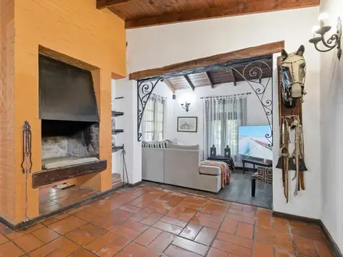 Casa 5 ambientes con 2 baños