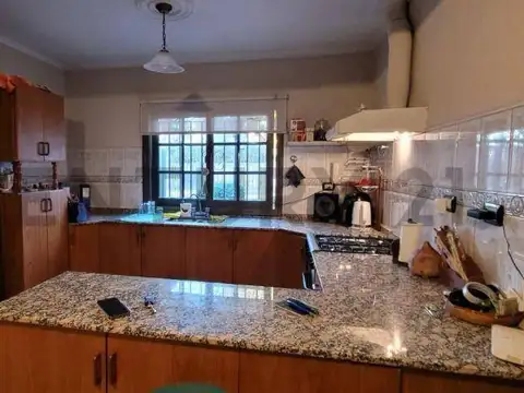 Casa 5 ambientes con 2 baños
