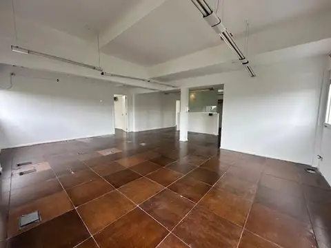 Oficina con excelente ubicacion y acceso en San Isidro