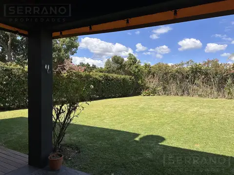 Casa en alquiler temporal de 5 ambientes con jardín y pileta en haras santa maría, loma verde