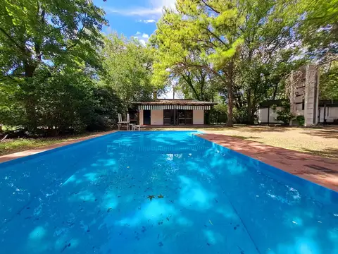 Venta Casa 2 dormitorios sobre avenida principal zona comercial