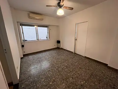 Cómodo 2 ambientes funcional en una excelente ubicación, ideal para vivir como para invertir