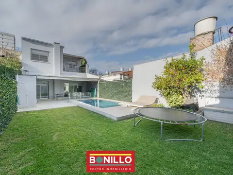 Casa 6 ambientes con 4 baños