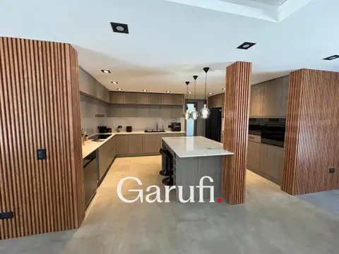 Casa en Venta en La Herradura a estrenar piscina climatizada