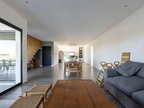 Casa 5 ambientes con 2 baños