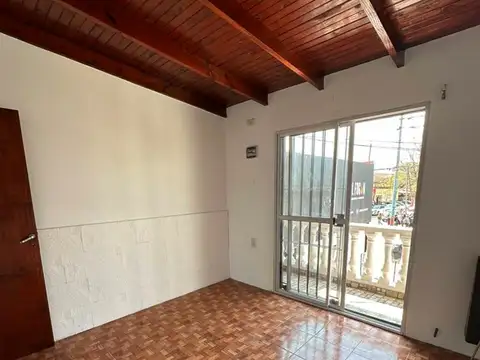 Depto Tipo Casa en Alquiler en Quilmes Oeste, $ 450.000