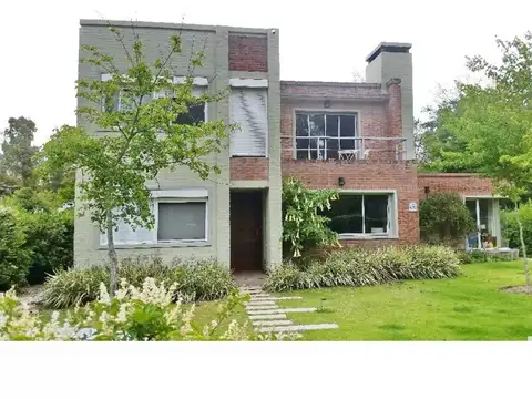 Venta casa 4 dormitorios en Pinares, Punta del Este con piscina 