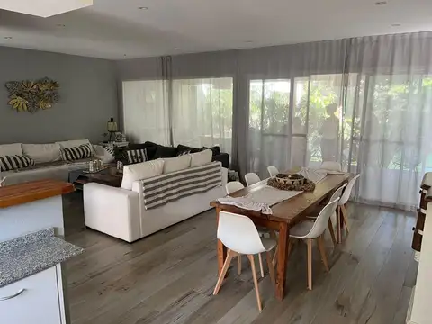 Casa en venta - 3 Dormitorios 2 Baños - Pinamar