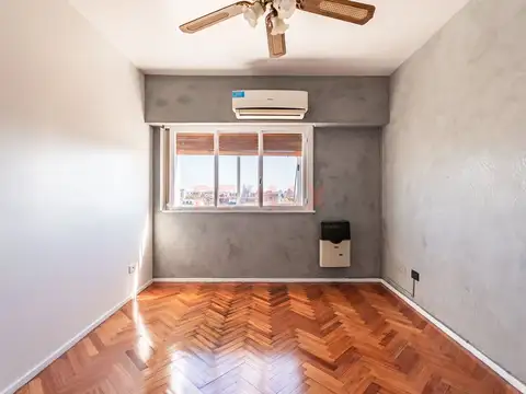 Venta 2 ambientes piso alto refaccionado Palermo