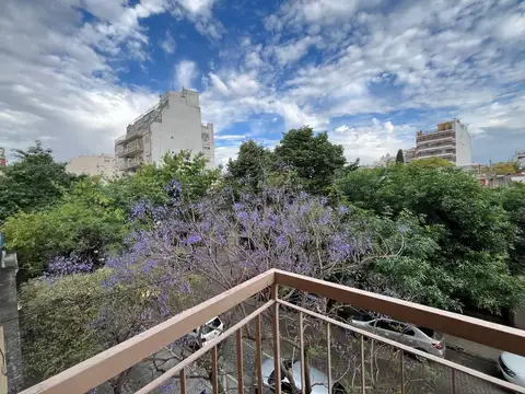 Hermoso departamento de 2 ambientes, al frente, con balcón