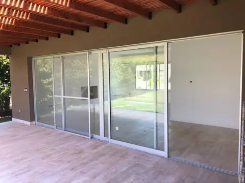 Venta impecable casa en el Barrio Cerrado Barbarita