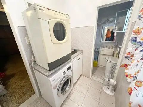 Casa de 5 ambientes con departamento en Lomas de Zamora