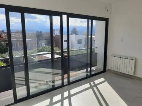 Departamento en Alquiler con 1 cocheras