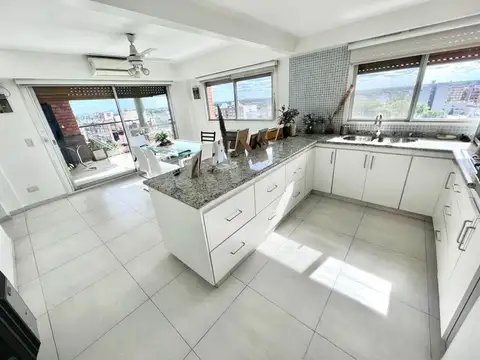 Departamento 4 ambientes con 3 baños