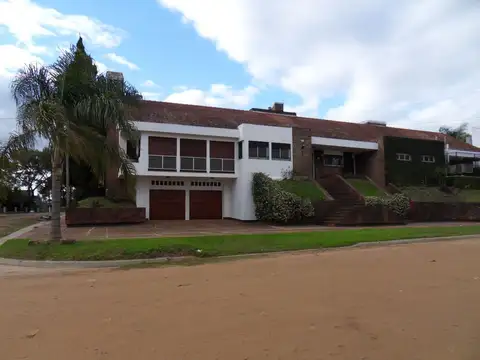 Casa 4 ambientes con 3 baños