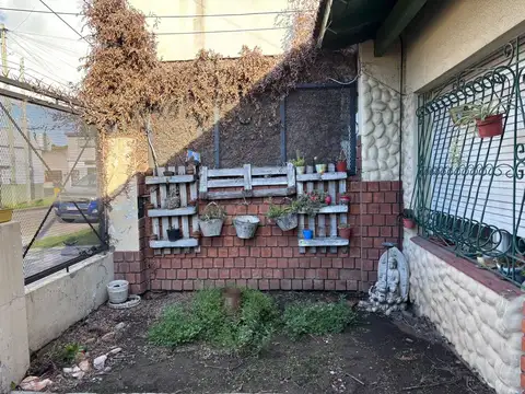 VENTA CASA 4 AMBIENTES LOMAS DEL MIRADOR