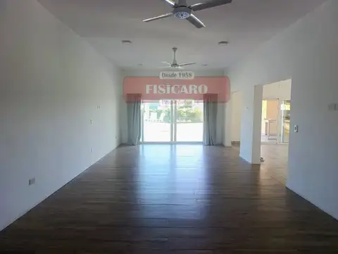 Casa 4 ambientes con 3 baños