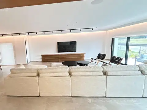 Casa con salida al rio lujan amarra propia Barrio Yacht Nordelta