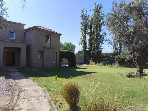 Casa 6 ambientes con 3 baños