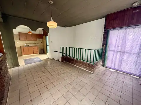 PH de 3 Ambientes en Primer Piso con Dos Patios en Isidro Casanova