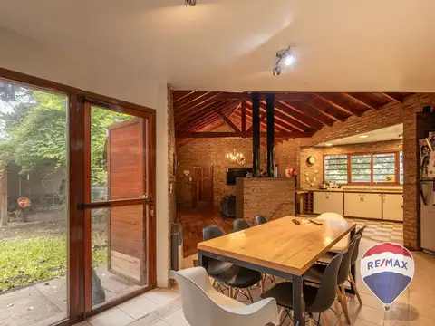 Casa en Venta con 2 cocheras