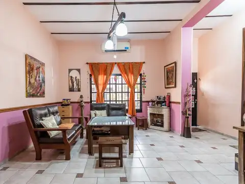 Casa 4 ambientes con 2 baños