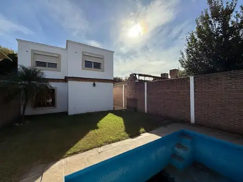 Casa 5 ambientes con 3 baños