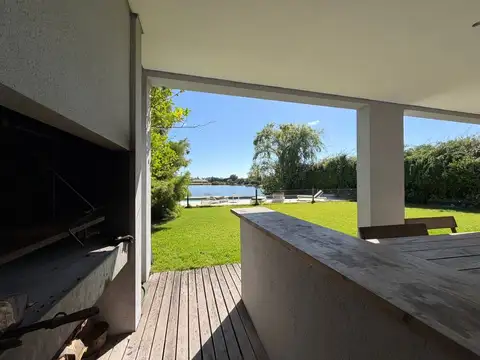 Casa 6 ambientes con 5 baños