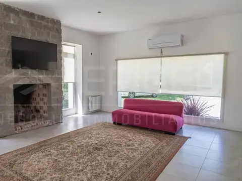 Casa 5 ambientes con 3 baños